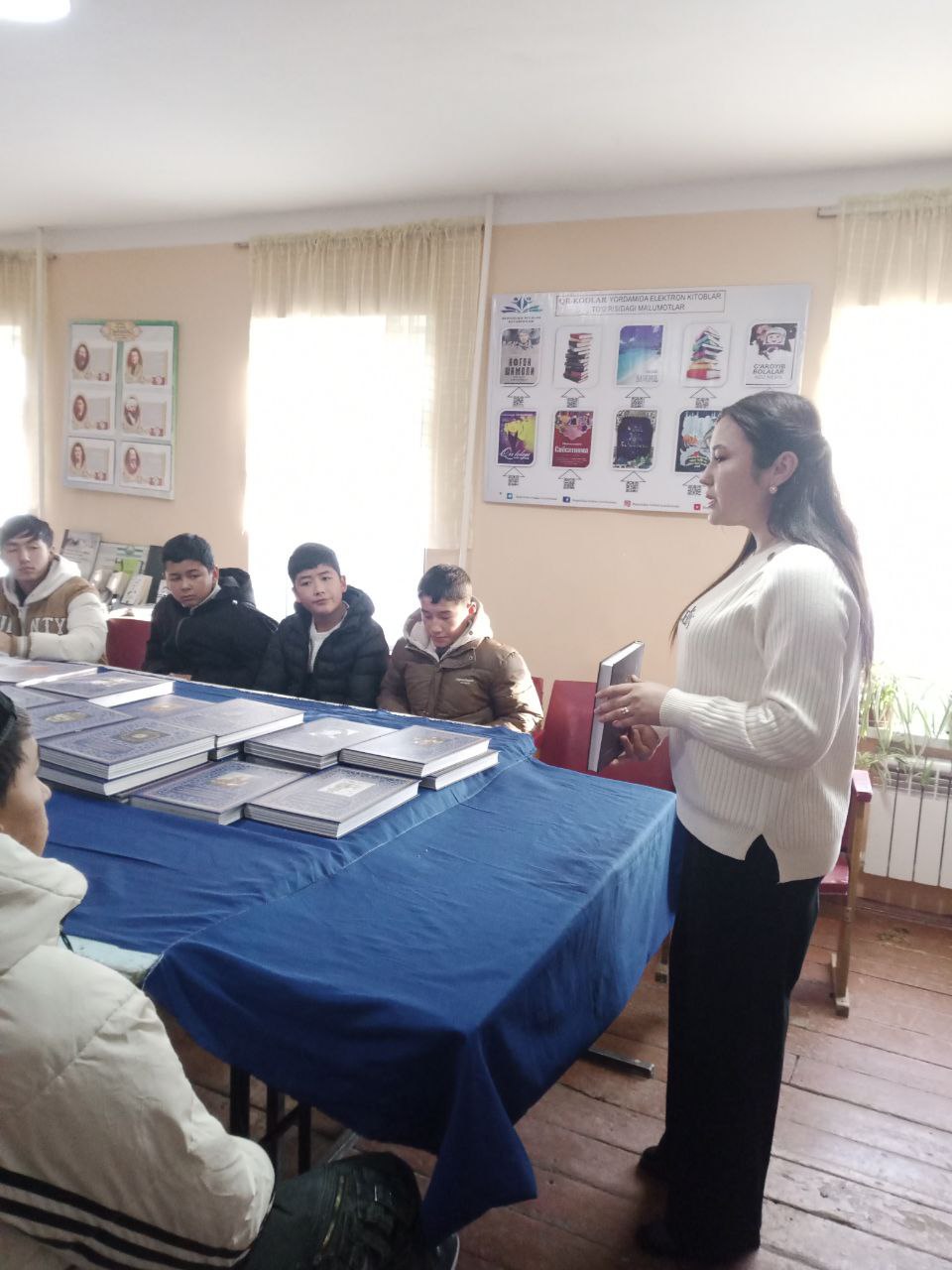 "Kutubxona va yoshlar, bugun va ertaga" nomli davra suhbati